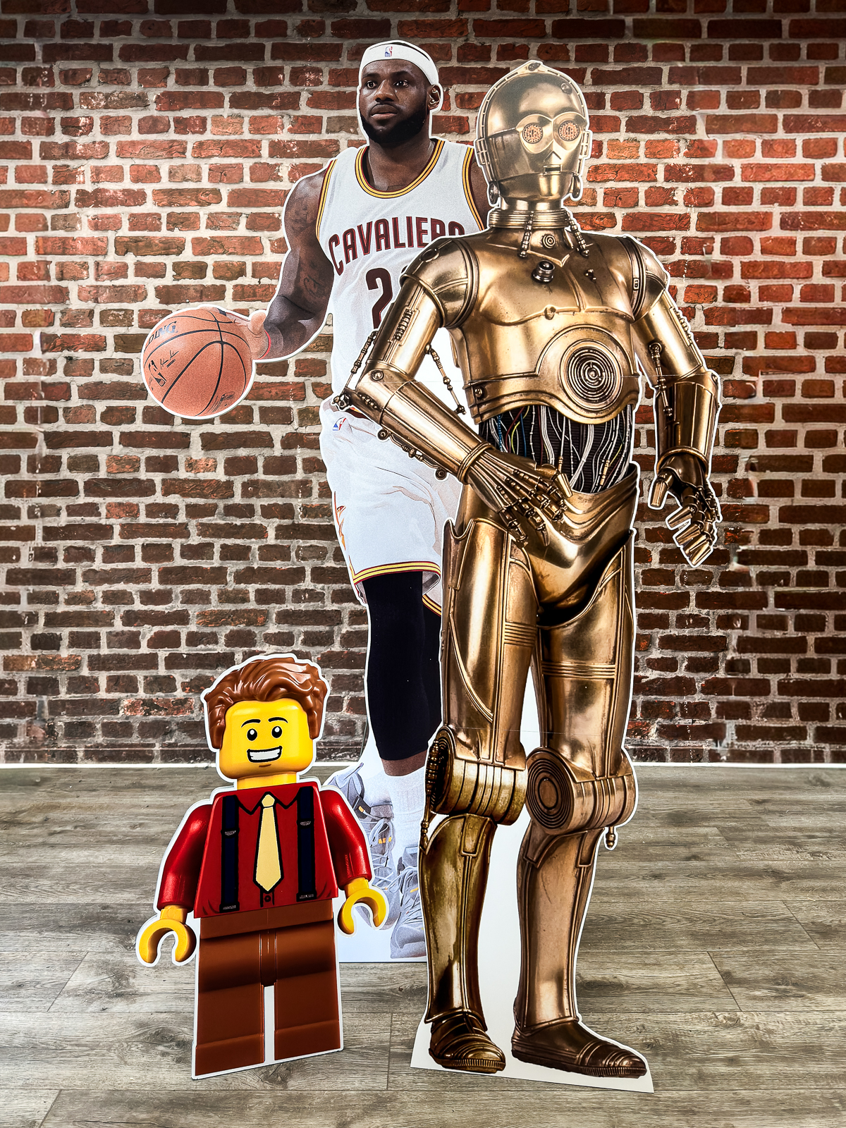 Lebensgroßer Pappaufsteller mit Ihrem Motiv bedruckt