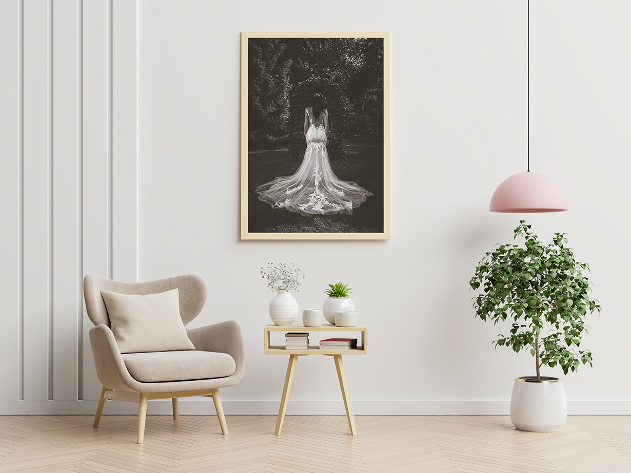 https://www.gestaltedeinendruck.de/media/fd/27/fd/1657089080/GDD-Produktfoto-Gestalte-Deinen-Druck-Dein-Design-Bestellen-Online-Aludibond-geb%C3%BCrstet-Wandbild-Fotoaufsteller-Foto-Hochzeit-Brautkleid-Bild-mockup.jpg